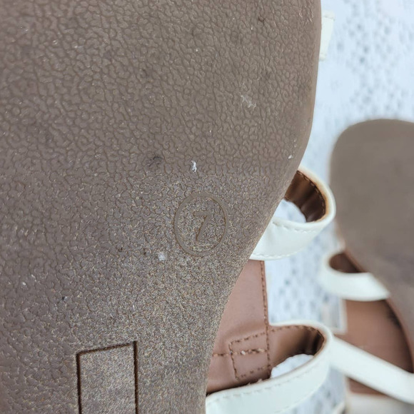 Old Navy Cream Tiered Tassel Gladiator Flats Sandals Shoes Women's Size 7 - Picture 7 of 9